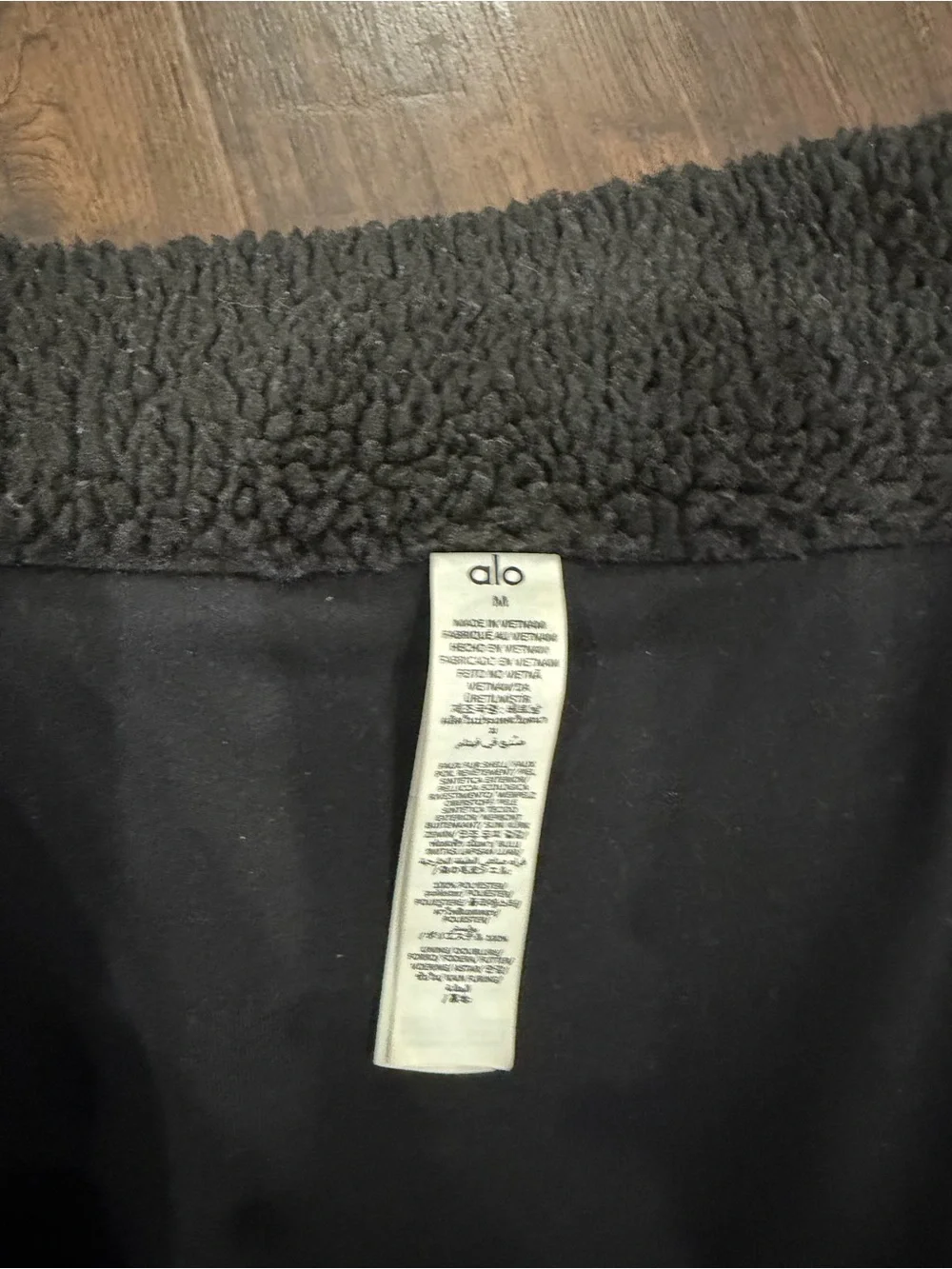 ALO Yoga women’s  Black Sherpa Joggers